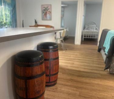 Falcon House | 7 Salty Air Beach Shack Pets Ok 350m To The Beach!