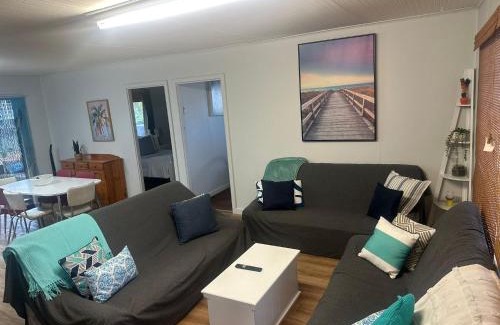 Falcon House | 7 Salty Air Beach Shack Pets Ok 350m To The Beach!