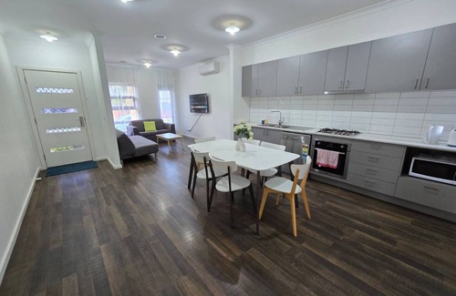 Pakenham House | 7 Serenity Home 3-bedroom house with WiFi and AC in peaceful Pakenham