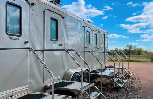 Prairie Lea House | # 7 Son's Blue River Camp - Glamping Cabin w/1 Queen, 1 Twi