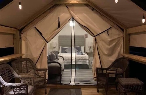 Prairie Lea House | # 7 Son's Blue River Camp - Glamping Cabin w/1 Queen, 1 Twi