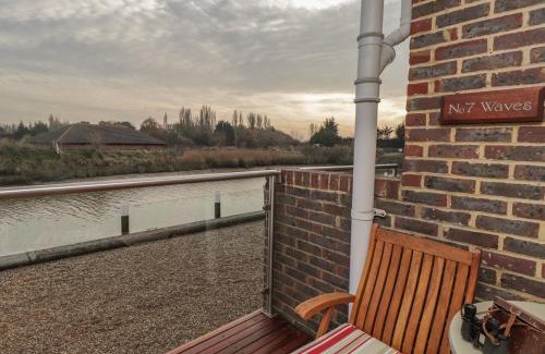 Rye Apartment | 7 Waves