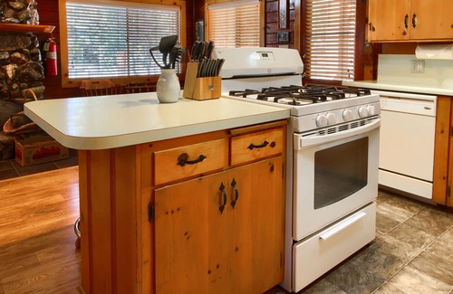 North Wawona Cabin | (70) Simmons Den at The Redwoods In Yosemite