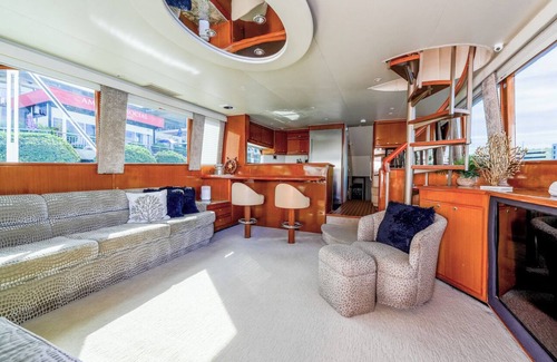 Harbour Island Boat Rental | 72' Viking Yacht settled in the heart of downtown Tampa