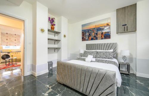 Holbeck Apartment | -75ACR- Setup for your relaxed & amazing stay