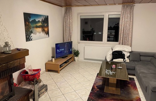Altendorf Apartment | 75sqm, renovated 2024, fireplace, fully furnished, 1st floor, smart TV, wifi, 2-4 persons