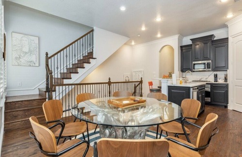 Legacy Park House | 7918 bishop · Driem House | 2 Kings | Walk 2 Legacy