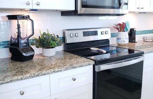 Port Bolivar House | 7BR Beachfront | Ocean Views, Sunroom & Pet-Friendly