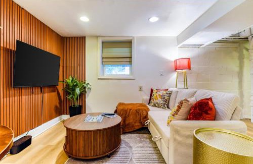 Landover Hills Apartment | 7even Clouds Éclair- Cozy basement nest near NE DC