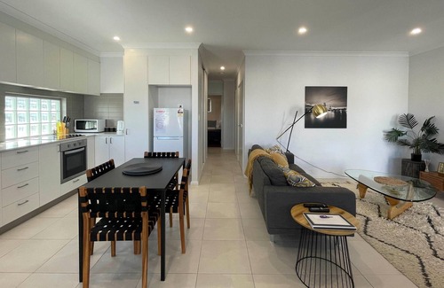 Cloverdale Apartment | 7th Heaven in Cloverdale 2BR2BA +Parking