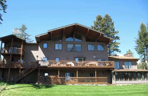 Lakeside Ski Chalet | 8 Bedroom Chalet Overlooking Dazzling Flathead Lake and Swan Mountain Range