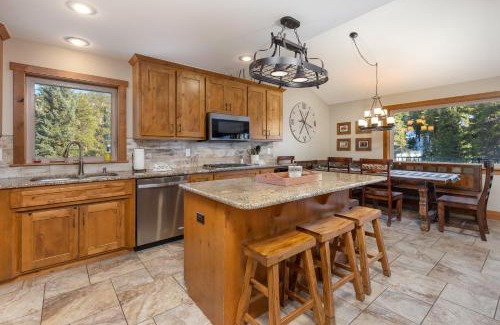 Crown House | 8 Crown Drive by Summit County Mountain Retreats