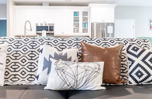 Reservoir House | 8 miles to Bush Gardens/5 Bedroom Rancher with 2 master's/playground/backyard