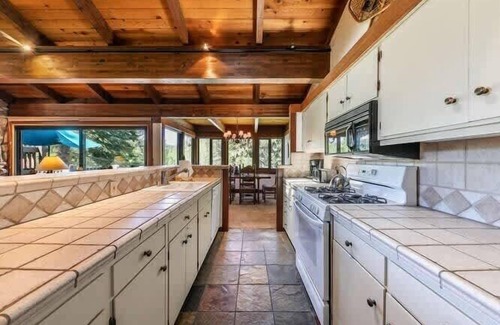 Tahoe Tavern House | 8 miles to Ski Palisades Tahoe-Alpine|Walk to Town