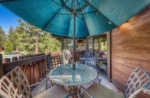 Tahoe Tavern House | 8 miles to Ski Palisades Tahoe-Alpine|Walk to Town