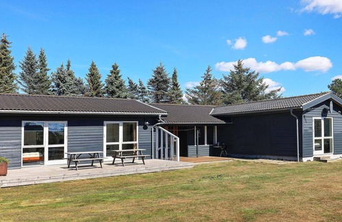 Grønhøj House | 8 person holiday home in Løkken