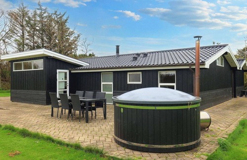 Nørre Lyngby House | 8 person holiday home in Løkken-By Traum
