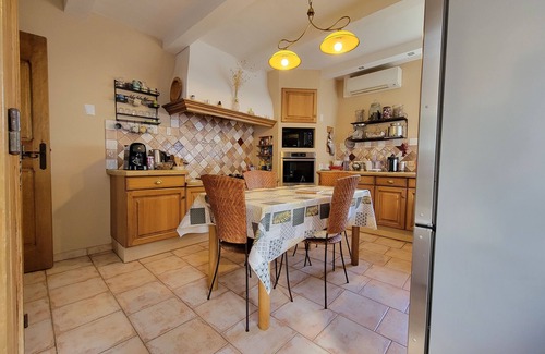 Apt House | 8-person house with pool and jacuzzi, 5 minutes from apt.