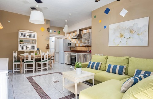 Las Rosas Apartment | 8. Regal Bed Accommodation Los Moxaicos, Pool