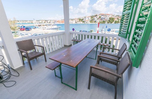 Rogoznica Apartment | 80 m² Apartment ∙ 2 bedrooms ∙ 6 guests