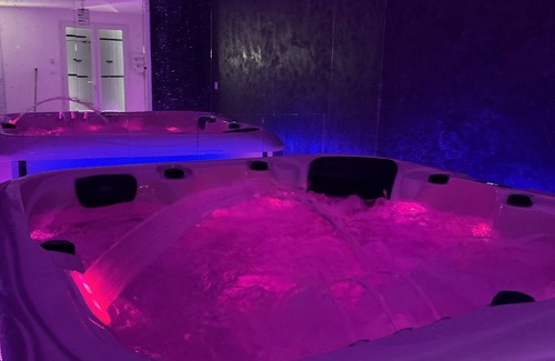 Meyrargues Bed & Breakfast | 80m2 suite with jacuzzi and pool table, 30 min from Marseille