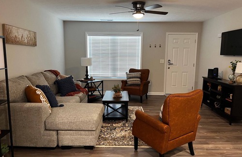 Washington Court House Apartment | 811 Gregg St. 2 Bed Apt Fully Furnished