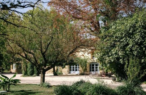 Althen-des-Paluds House | 84B5 - Hibiscus suite in an 18th century Provencal farmhouse