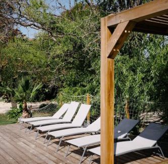 Althen-des-Paluds House | 84B5 - Hibiscus suite in an 18th century Provencal farmhouse