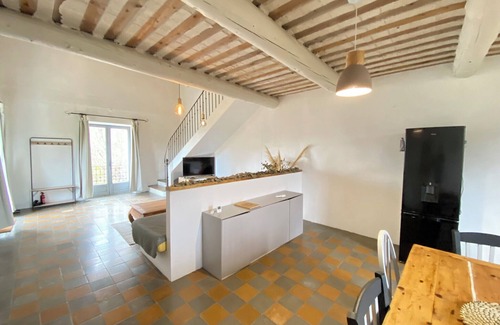 Althen-des-Paluds Apartment | 84B6 - Loft in charming 18th century farmhouse