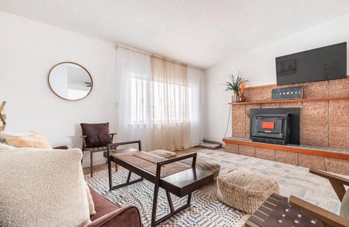 Twentynine Palms House | 8min To Joshua Tree National Park . Spa . Firepit . Star Gaze