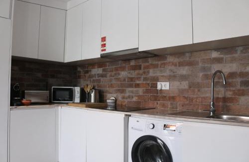 Ramalde Apartment | 9 min Metro to Downtown -Remote working - Free Parking