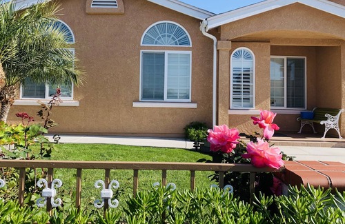 Mira Mesa House | 9B4B house,11 beds sleeps 20, by UCSD La Jolla Zoo SeaWorld Legoland