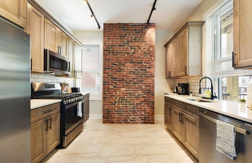 Point Breeze North Apartment | 9Bedrooms+Free Parking+BBQ+Netflix Near Bakery Sq.