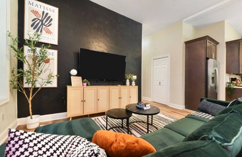 Point Breeze North Apartment | 9Bedrooms+Free Parking+BBQ+Netflix Near Bakery Sq.