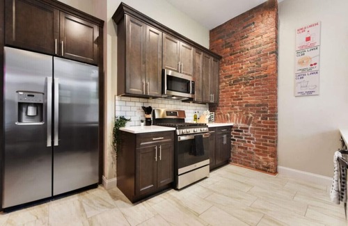 Point Breeze North Apartment | 9Bedrooms+Free Parking+BBQ+Netflix Near Bakery Sq.