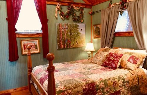 Smithville House | 9E Ranch Cabins Bastrop, Texas