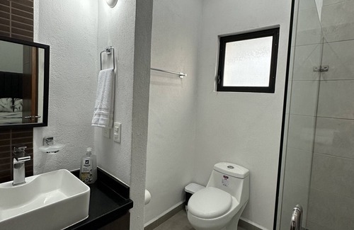 Valle Dorado House | A 10 Minutos de la Playa! Casa Nueva en Condominio Privado con Alberca y Jacuzzi