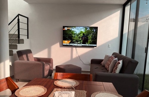 Valle Dorado House | A 10 Minutos de la Playa! Casa Nueva en Condominio Privado con Alberca y Jacuzzi