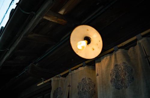Higashikagawa House | A 270-year-old soy sauce maker and a 100-year-old house collaborate to create Kamebishi-tei