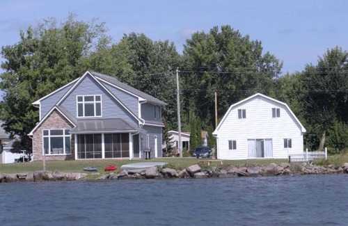 Fremont House | A Beatutiful 3 Bdrm 3 Bth House on Lake Poygan in Tustin, WI