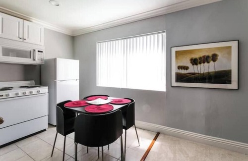 Sherman Oaks Apartment | A Beautiful Apartment with a pool.