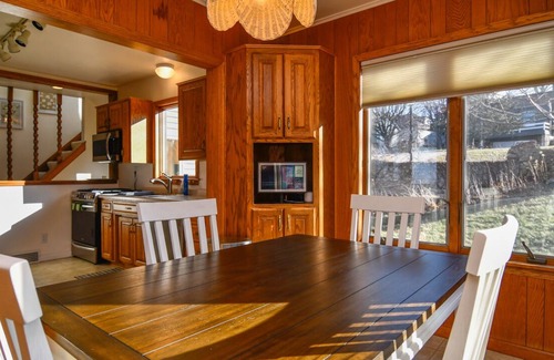 Green Bay House | A beautiful bayside cottage perfect for family stays!