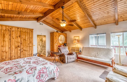 Oakhurst Bed & Breakfast | A Bed of Roses
