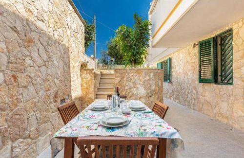 Torre Suda Apartment | A casa di Giulia e Sofia by BarbarHouse