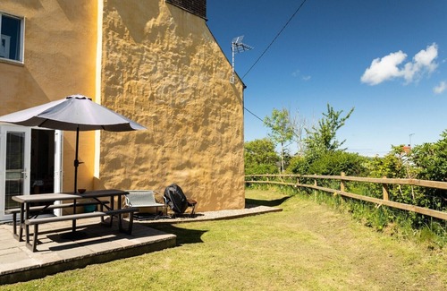 St Dogmaels House | A cosy cottage full of character, comfort & style.