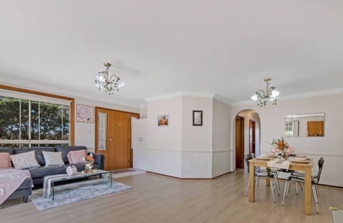 Eastwood Apartment | A cozy apartment located in the bustling community of Eastwood.
