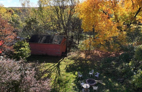 Baraboo House | A Cozy Cottage Hideaway in the Beautiful Baraboo Bluffs