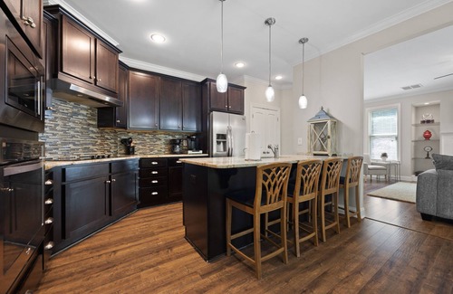 Tyrone House | A Deluxe Townhome On Private Wooded Lot. Convenient To Atlanta, Peachtree City