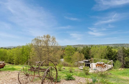 Loudon Apartment | A - Farmhouse Apartment on a Cattle Farm