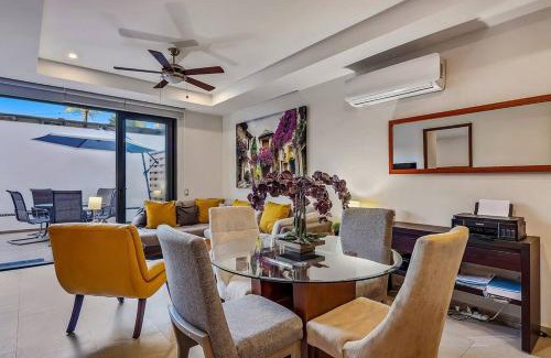 North Hotel Zone Apartment | A FEW BREEZY STEPS TO THE BEACH ~LUXURIOUS STAY~